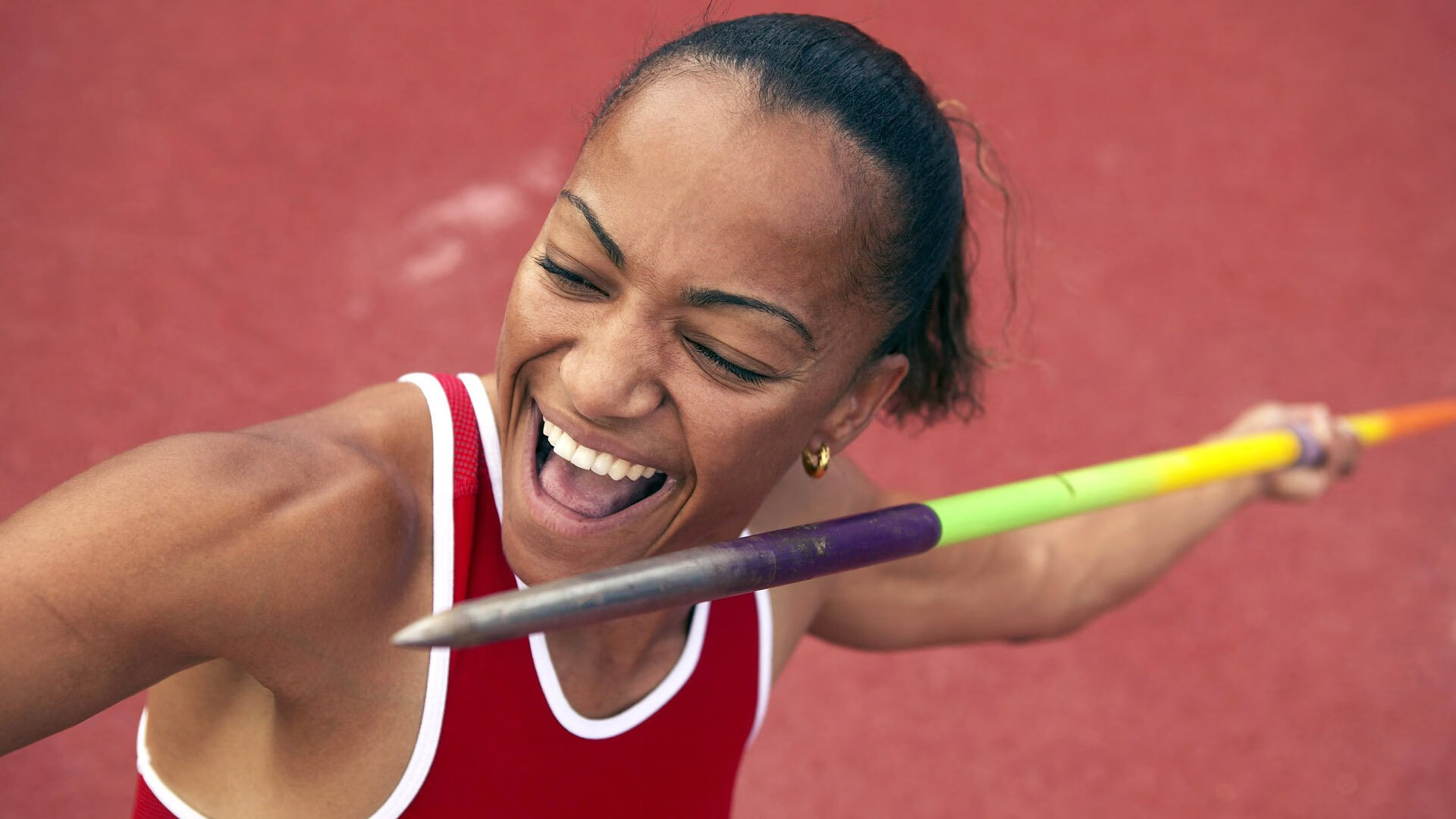 开云体育直播-秩序颠覆者，塞恩斯扛起红牛二队，上演大卫绝杀歌利亚的赛道传奇